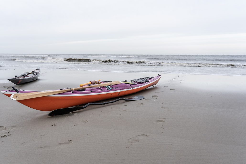 Small but great. With its five meters in length, the compact Adria comes across as a shy symbiosis of sea and touring kayaks at first glance.